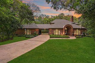 206 Stanley Court, Friendswood, TX 77546