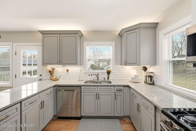 228 Sage Rd, Louisville, KY 40207