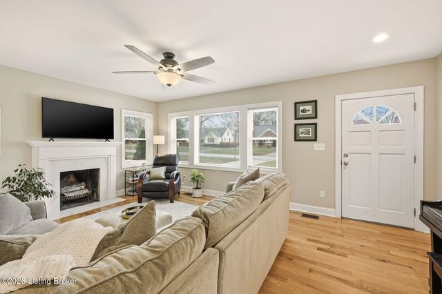 228 Sage Rd, Louisville, KY 40207