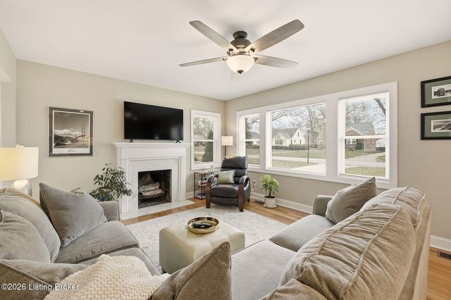 228 Sage Rd, Louisville, KY 40207