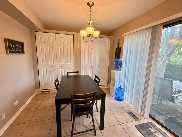752 Biloxie Court 752, Carol Stream, IL 60188