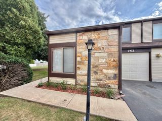 752 Biloxie Court 752, Carol Stream, IL 60188