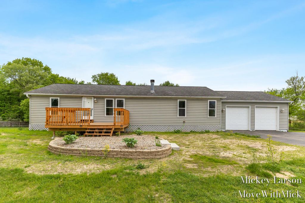 1382 Dairy Lane NE, Cedar Springs, MI 49319