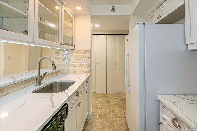 88 Cuttermill Road 418, Great Neck, NY 11021