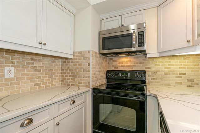 88 Cuttermill Road 418, Great Neck, NY 11021