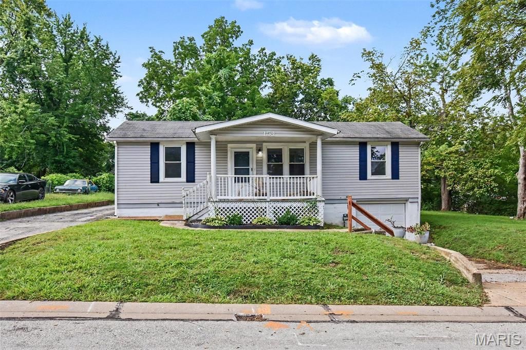 154 Becker Drive, St Louis, MO 63135