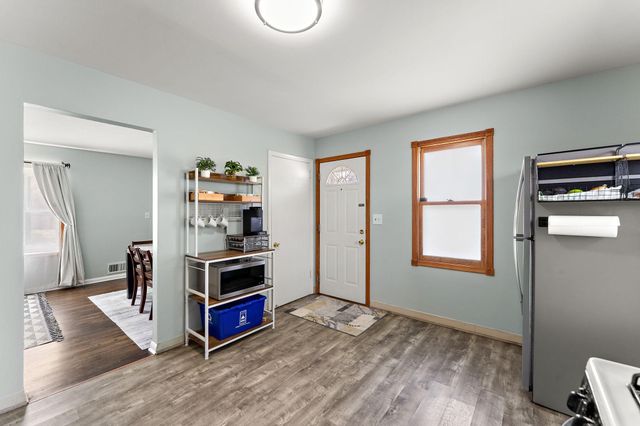 63 Ferndale Street N, Maplewood, MN 55119