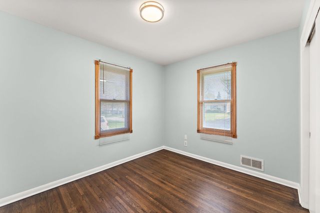 63 Ferndale Street N, Maplewood, MN 55119