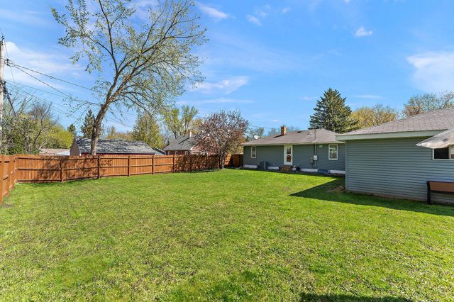 63 Ferndale Street N, Maplewood, MN 55119