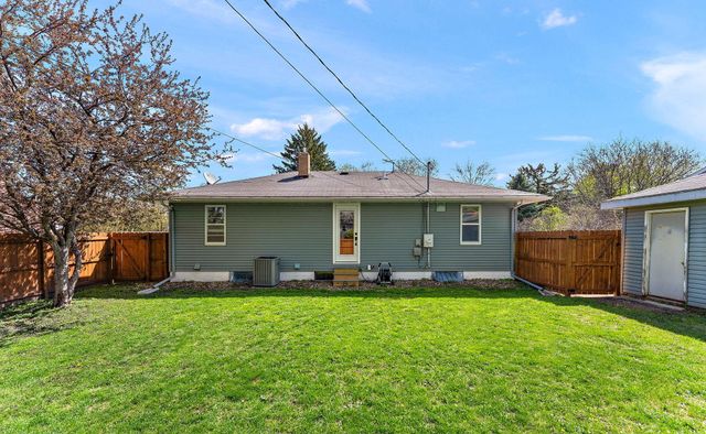 63 Ferndale Street N, Maplewood, MN 55119