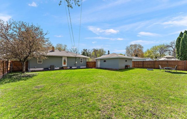 63 Ferndale Street N, Maplewood, MN 55119