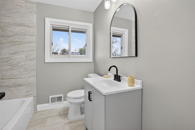 5022 S Middlebelt Road, Westland, MI 48186