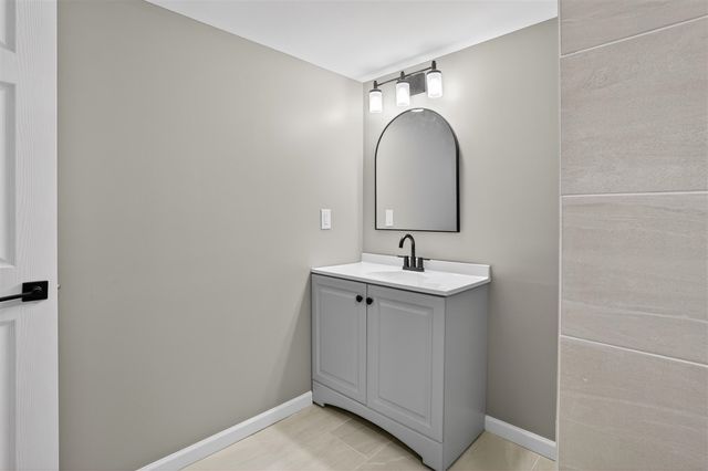 5022 S Middlebelt Road, Westland, MI 48186