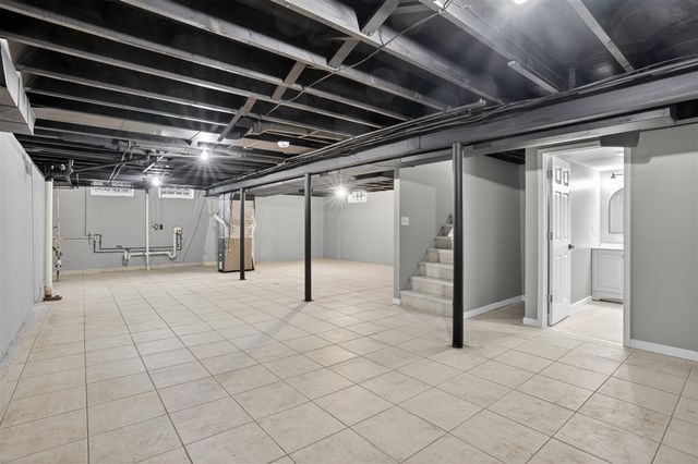 5022 S Middlebelt Road, Westland, MI 48186