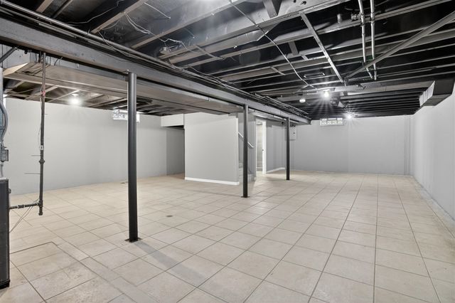 5022 S Middlebelt Road, Westland, MI 48186