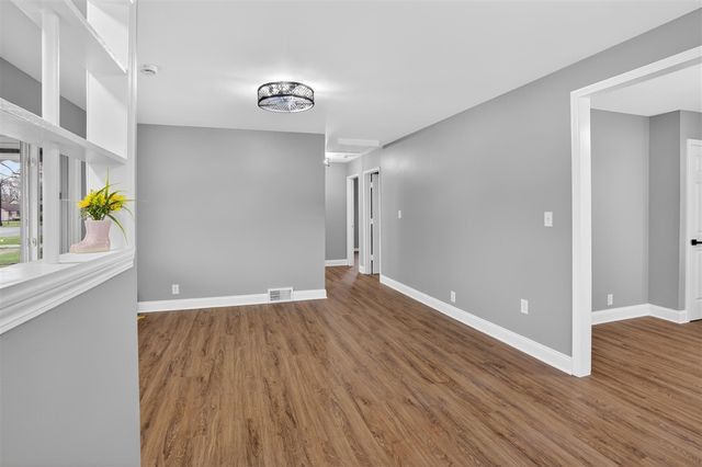 5022 S Middlebelt Road, Westland, MI 48186