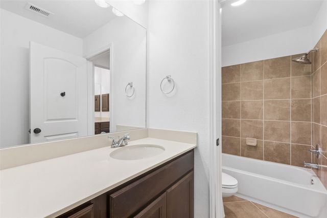 2405 Barton Shores Drive, Pearland, TX 77584