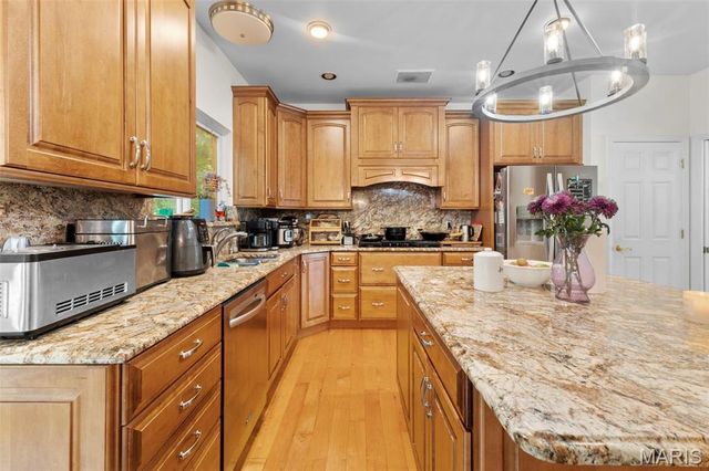 16611 Highland Summit Drive, Ballwin, MO 63011