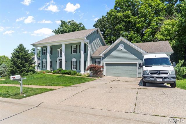 16611 Highland Summit Drive, Ballwin, MO 63011