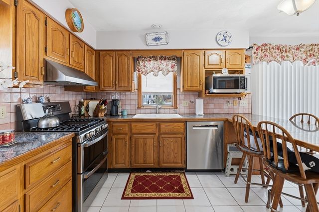 54 Edgemont Rd, Braintree, MA 02184