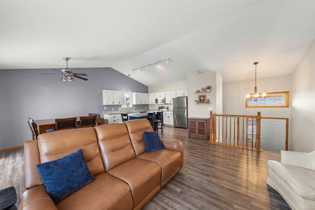 18704 Easton Avenue, Farmington, MN 55024