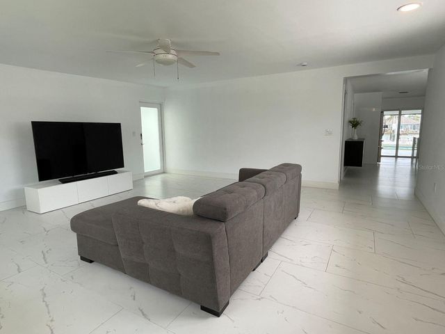 11180 9TH STREET E, Treasure Island, FL 33706