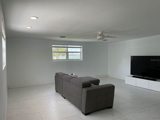 11180 9TH STREET E, Treasure Island, FL 33706