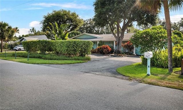 1600 Mandarin RD, Naples, FL 34102