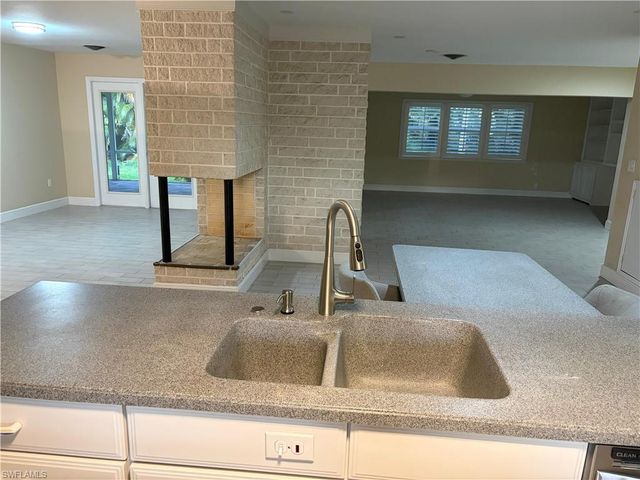 1600 Mandarin RD, Naples, FL 34102