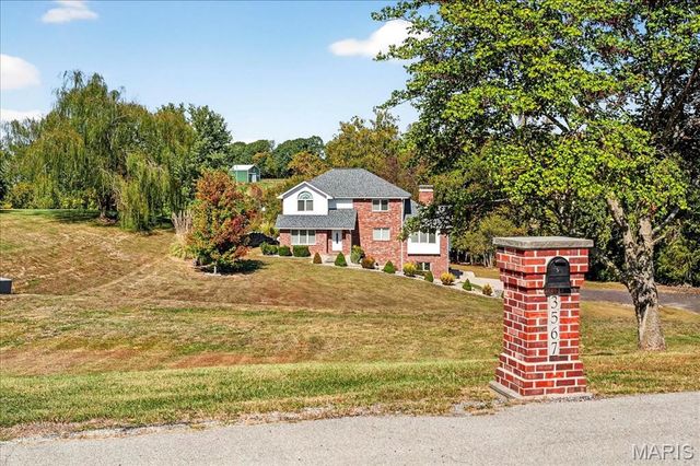 3567 Sweet Briar Lane, Columbia, IL 62236