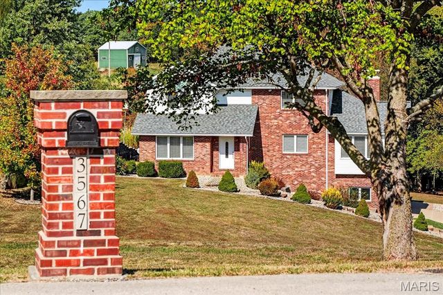 3567 Sweet Briar Lane, Columbia, IL 62236