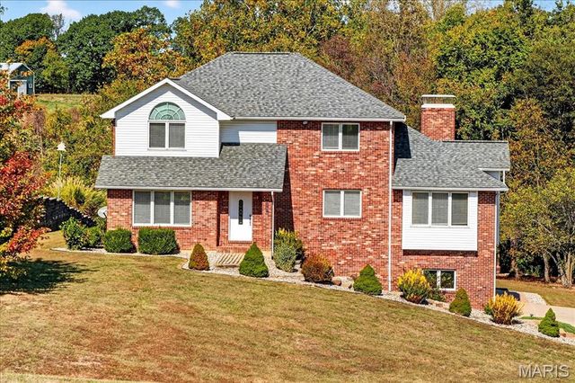 3567 Sweet Briar Lane, Columbia, IL 62236