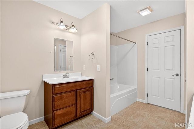 3567 Sweet Briar Lane, Columbia, IL 62236