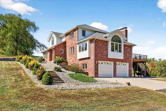 3567 Sweet Briar Lane, Columbia, IL 62236