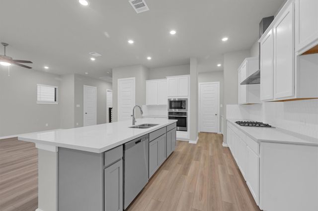 356 Summer Place Drive, Montgomery, TX 77356