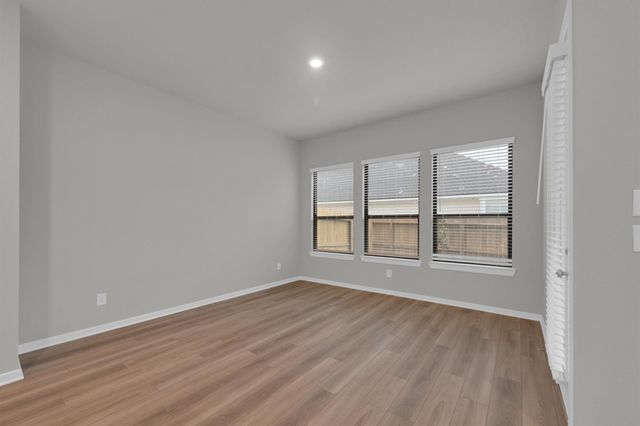 356 Summer Place Drive, Montgomery, TX 77356