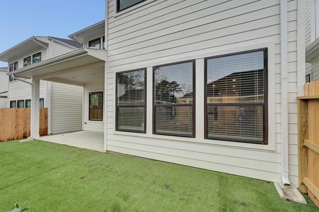 356 Summer Place Drive, Montgomery, TX 77356