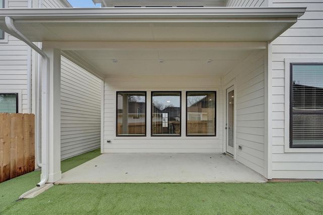 356 Summer Place Drive, Montgomery, TX 77356