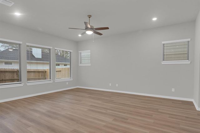 356 Summer Place Drive, Montgomery, TX 77356