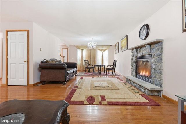 63 FOX HILL RD, Albrightsville, PA 18210