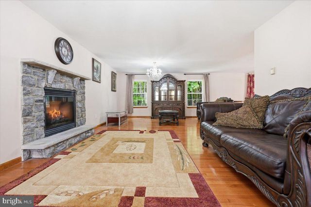 63 FOX HILL RD, Albrightsville, PA 18210