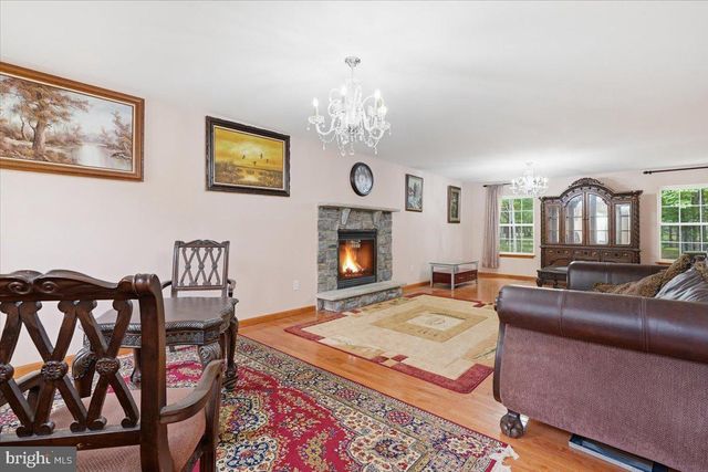 63 FOX HILL RD, Albrightsville, PA 18210