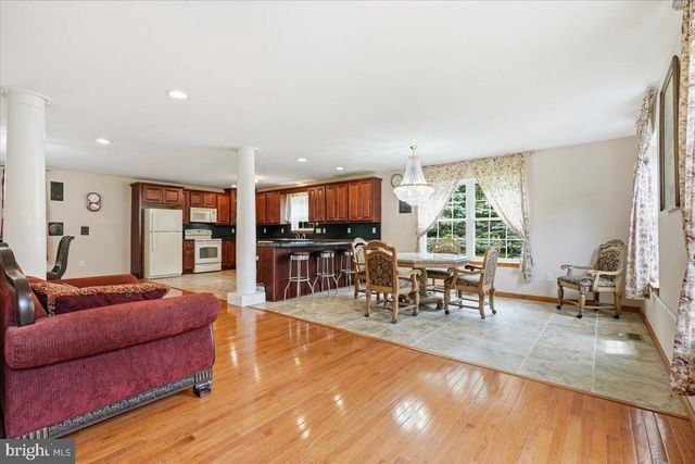 63 FOX HILL RD, Albrightsville, PA 18210
