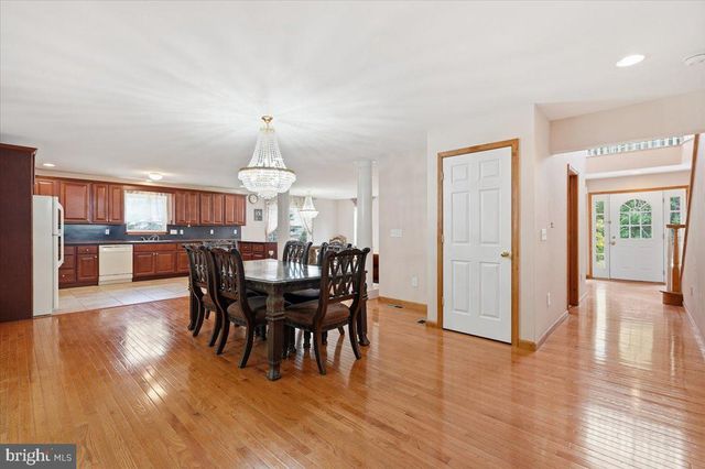 63 FOX HILL RD, Albrightsville, PA 18210