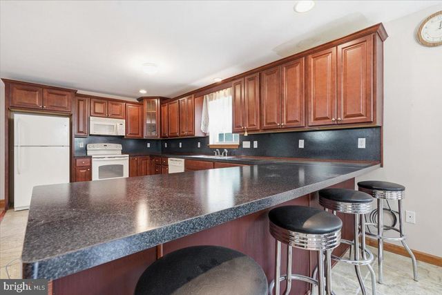 63 FOX HILL RD, Albrightsville, PA 18210