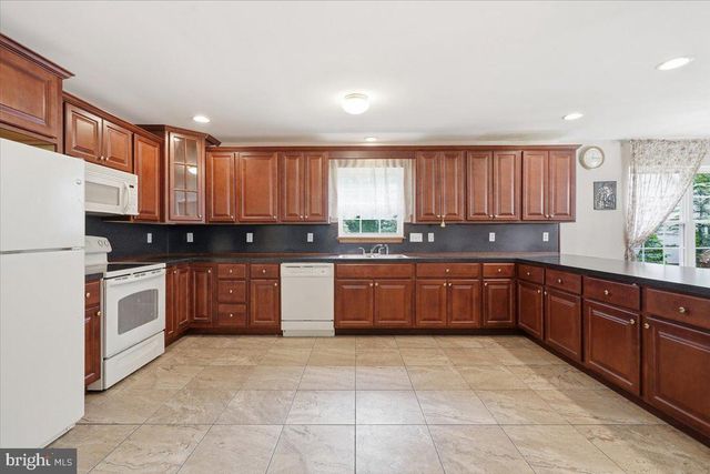 63 FOX HILL RD, Albrightsville, PA 18210