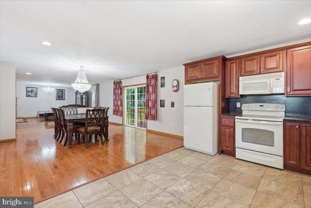 63 FOX HILL RD, Albrightsville, PA 18210