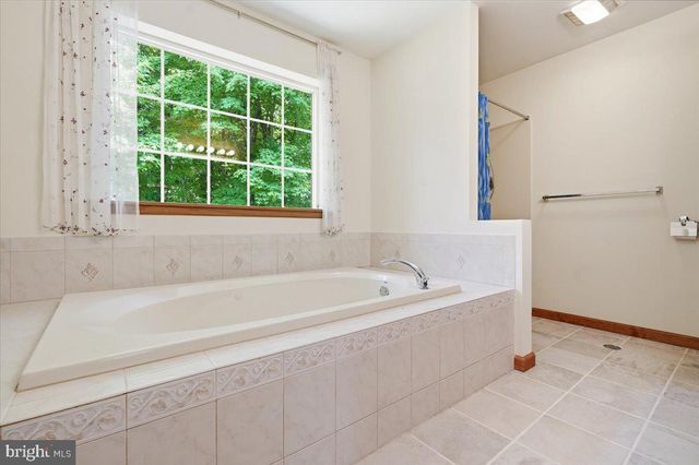 63 FOX HILL RD, Albrightsville, PA 18210