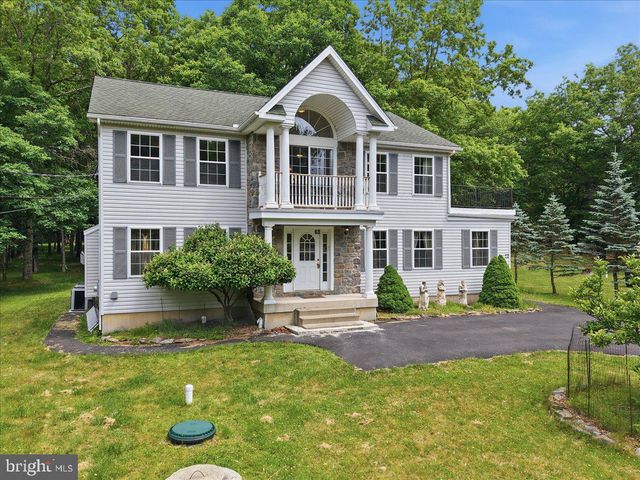 63 FOX HILL RD, Albrightsville, PA 18210