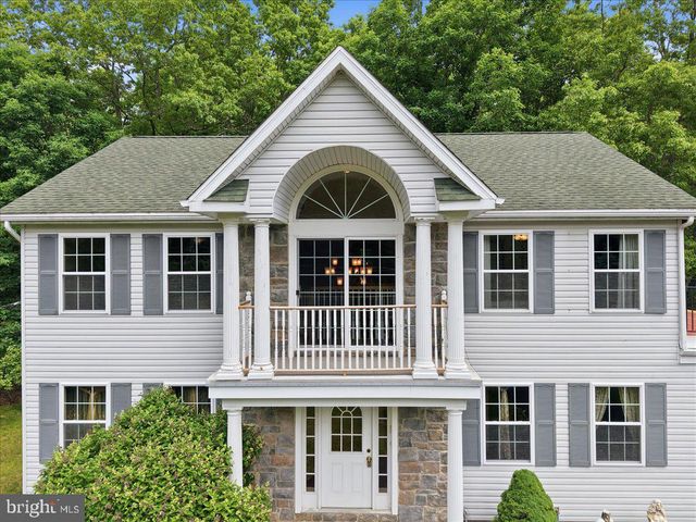 63 FOX HILL RD, Albrightsville, PA 18210